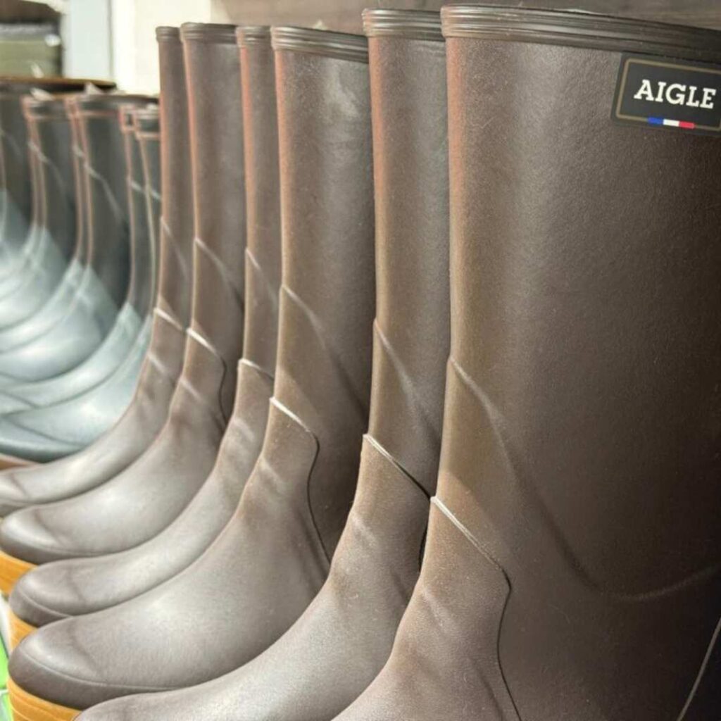 Gummistiefel von Aigle in einer Reihe